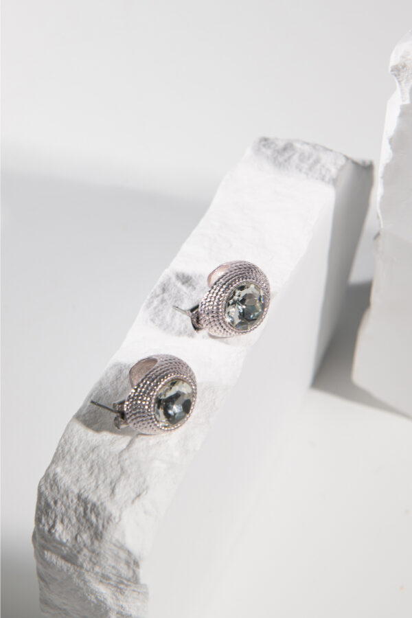 Embossed Round Point Stud